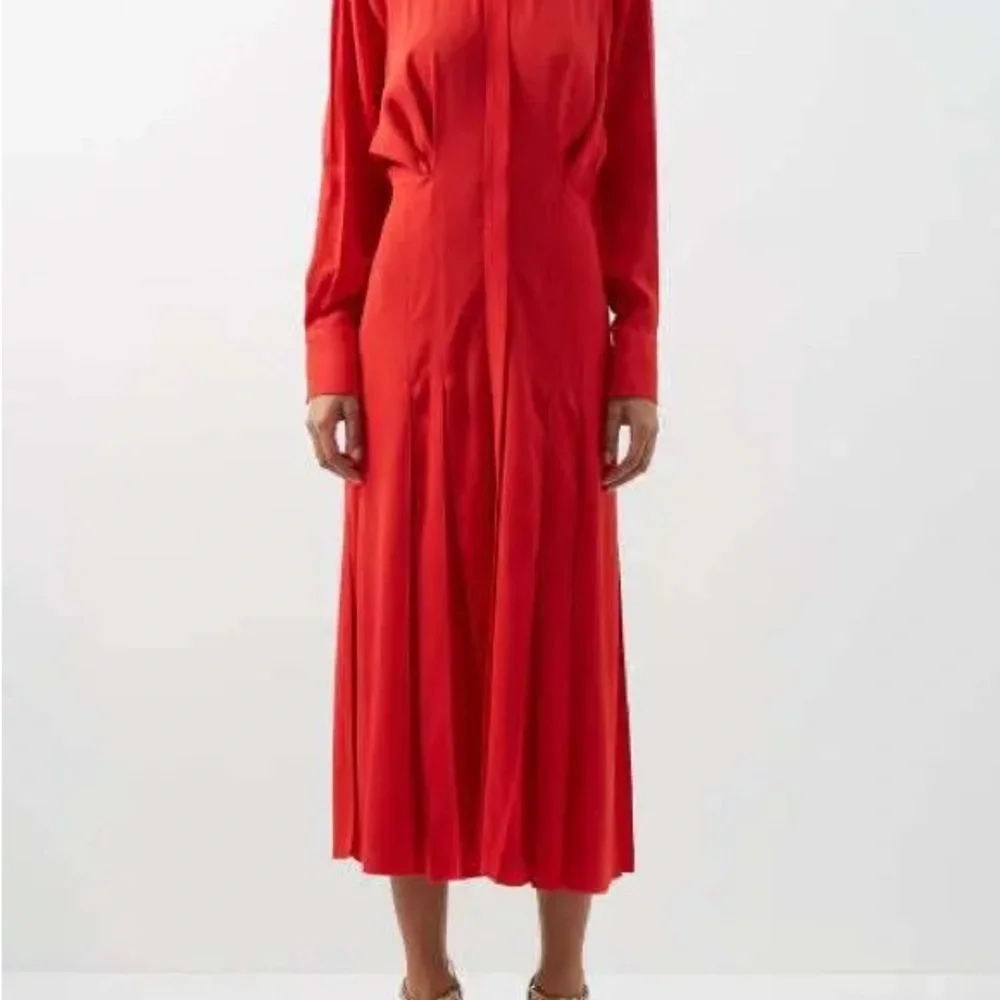 VICTORIA BECKHAM
Pleated satin-crepe midi shirt dress - Picture 7 of 9